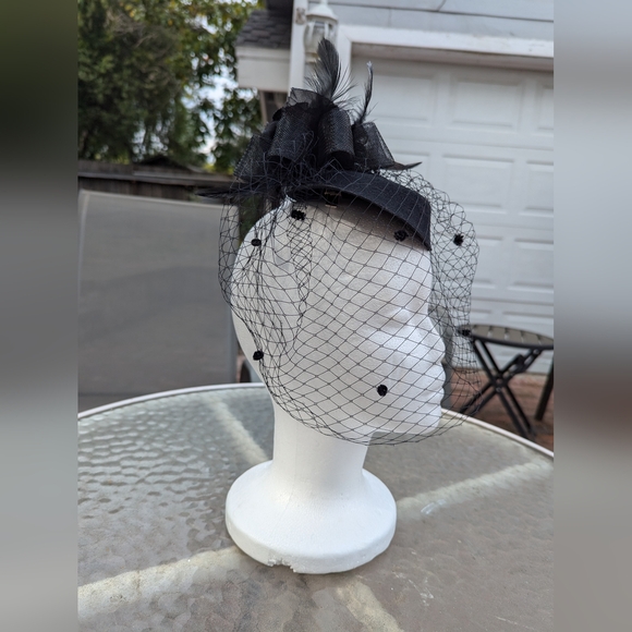 Petite Fascinator - Picture 3 of 3